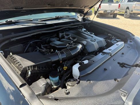 Used 2019 Toyota 4Runner SR5 AWD/4WD image 36