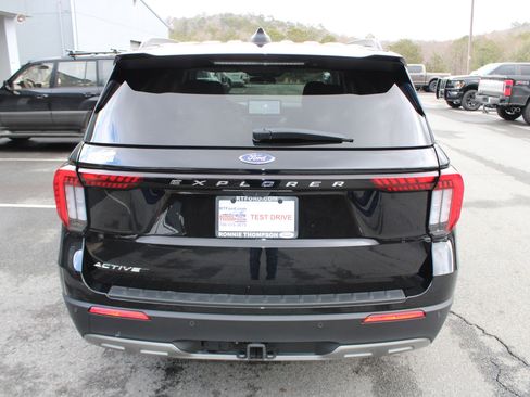 Used 2025 Ford Explorer Active w/ Active Comfort Package image 4