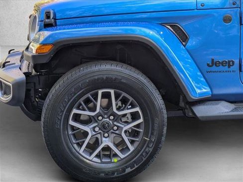 New 2026 Jeep Wrangler Unlimited Sahara AWD/4WD image 10