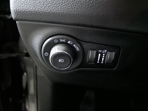 Used 2018 Jeep Compass Latitude w/ Popular Equipment Group image 26