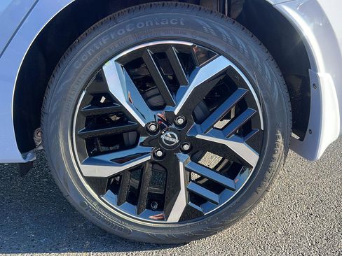 New 2025 Nissan Versa SR w/ Trunk Package image 9