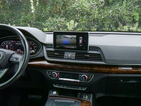 Used 2018 Audi Q5 Premium image 11