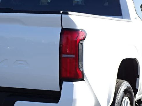 Certified 2025 Toyota Tacoma SR5 AWD/4WD image 12