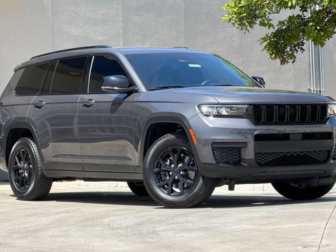 Used 2022 Jeep Grand Cherokee L Laredo AWD/4WD image 2