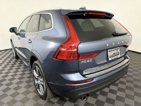 Used 2021 Volvo XC60 T5 Momentum w/ Premium Package AWD/4WD image 16
