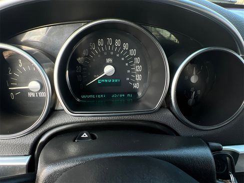 Used 2004 Chevrolet SSR w/ Preferred Equipment Group image 29