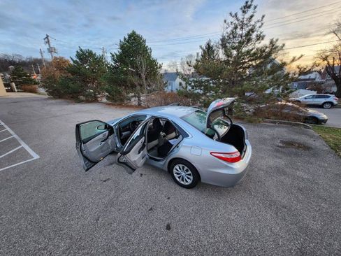 Used 2015 Toyota Camry LE image 22