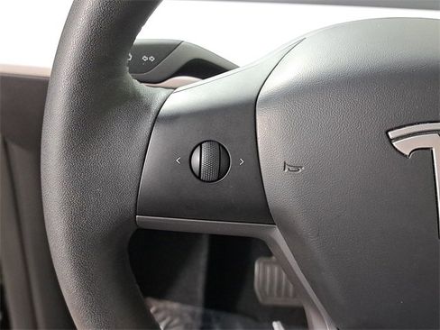 Used 2024 Tesla Model Y Long Range image 24