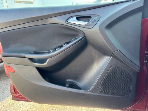 Used 2015 Ford Focus SE w/ Reverse Sensing Package FWD image 7