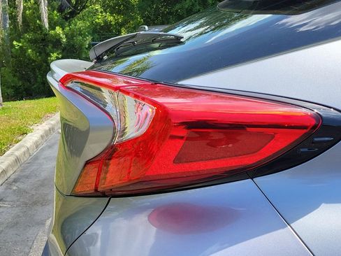 Used 2018 Toyota C-HR XLE FWD image 30