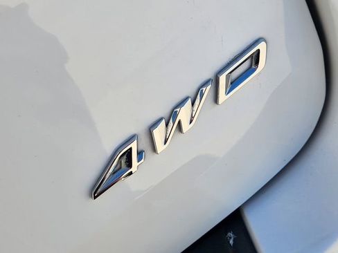 Used 2022 Ford Explorer XLT image 12