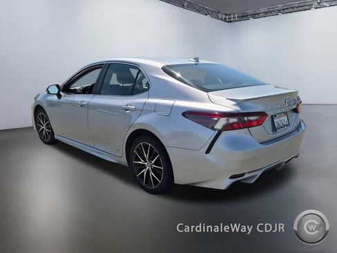 Used 2024 Toyota Camry SE FWD image 5