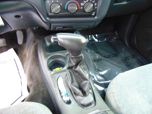 Used 2002 Chevrolet Blazer LS w/ Preferred Equipment Group image 23