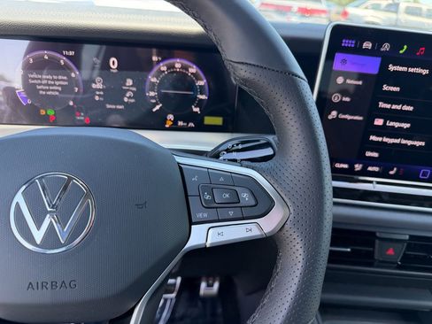 New 2026 Volkswagen Tiguan SE R-Line AWD/4WD image 17