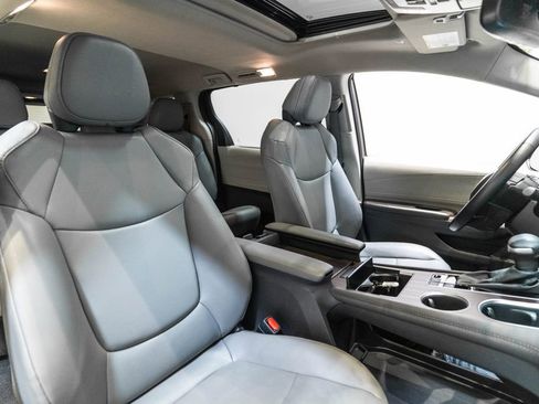 Certified 2024 Toyota Sienna XLE FWD image 15