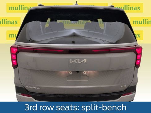 Used 2025 Kia Carnival EX FWD image 27