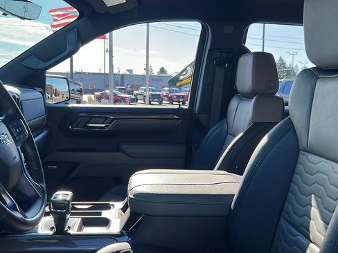 Used 2024 Chevrolet Silverado 1500 ZR2 w/ Technology Package image 12