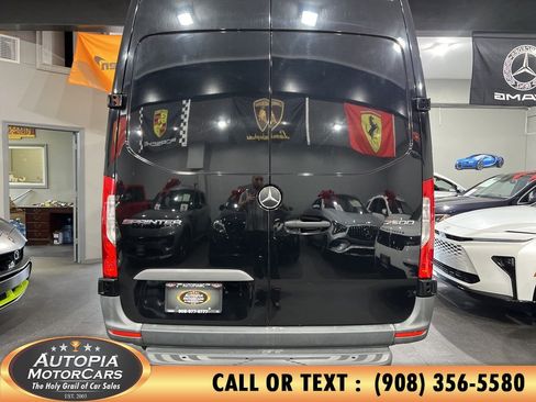 Used 2024 Mercedes-Benz Sprinter 2500 image 4