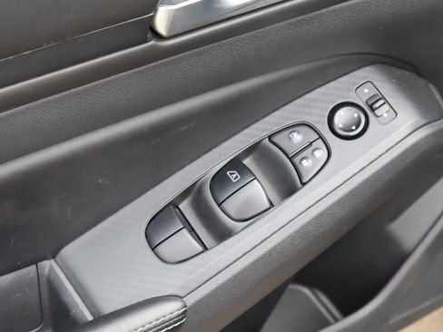 Used 2024 Nissan Altima 2.5 SV FWD image 20