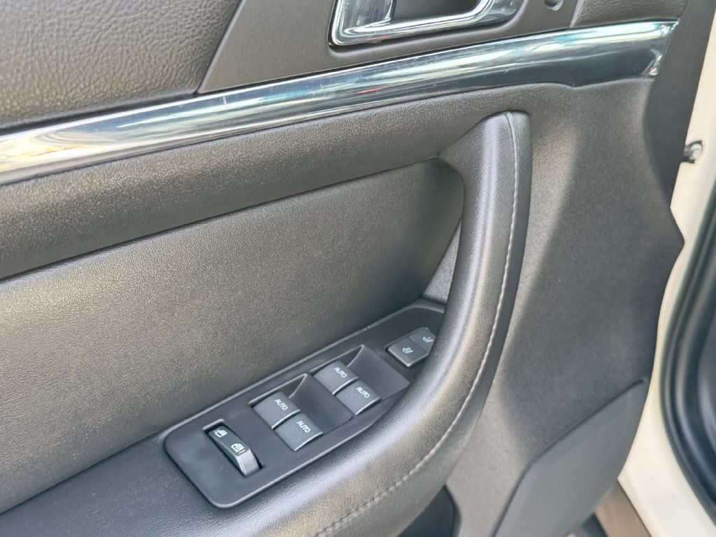 Used 2009 Lincoln MKS AWD image 18