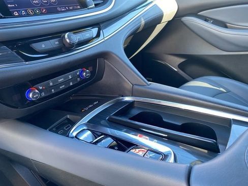 Used 2024 Buick Enclave Premium image 21