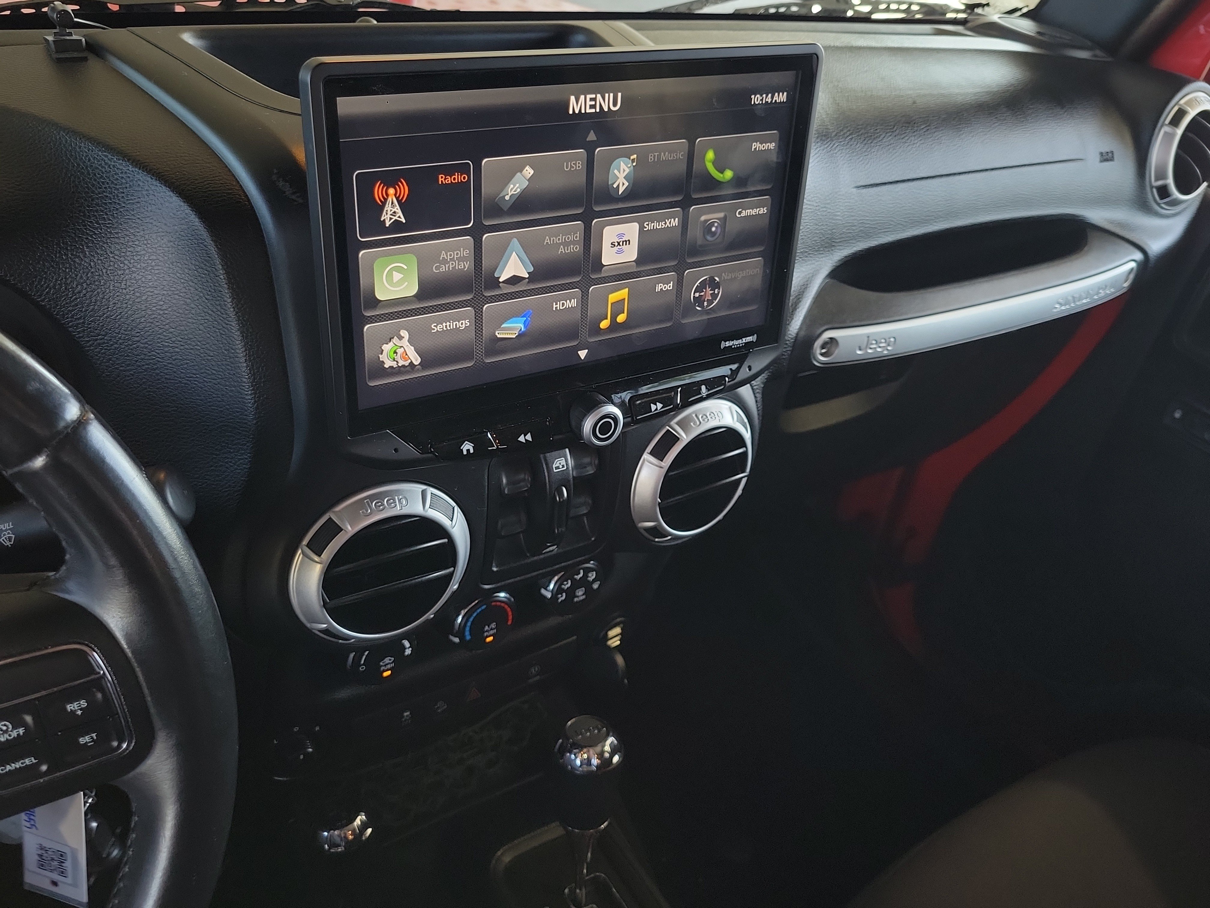 Used 2015 Jeep Wrangler Unlimited Sahara w/ Connectivity Group AWD/4WD image 25