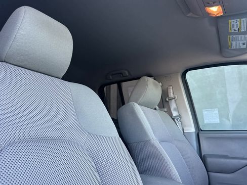 Used 2020 Nissan Frontier SV image 16