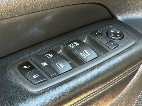 Used 2022 Jeep Grand Cherokee Laredo X AWD/4WD image 19