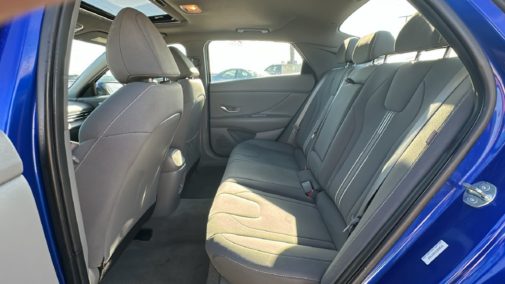 Used 2025 Hyundai Elantra SEL FWD image 32