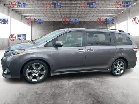 Used 2014 Toyota Sienna SE image 8
