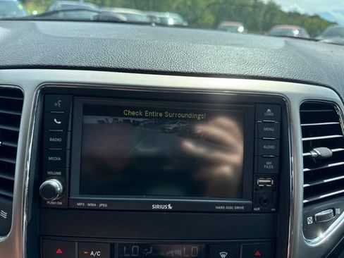Used 2011 Jeep Grand Cherokee Laredo AWD/4WD image 17
