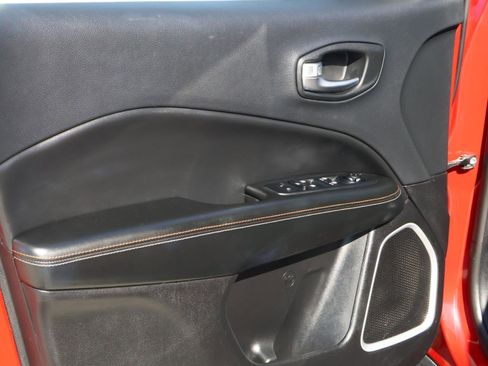 Used 2017 Jeep Compass Latitude w/ Popular Equipment Group image 16