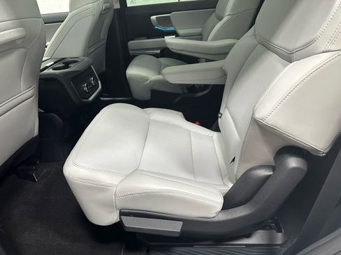 Used 2025 Ford Expedition Platinum image 40