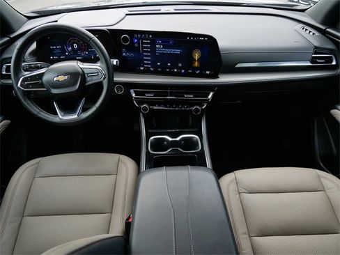 Certified 2025 Chevrolet Traverse LT image 11