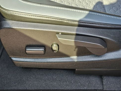 Used 2021 Chevrolet Colorado Z71 w/ Safety Package image 19