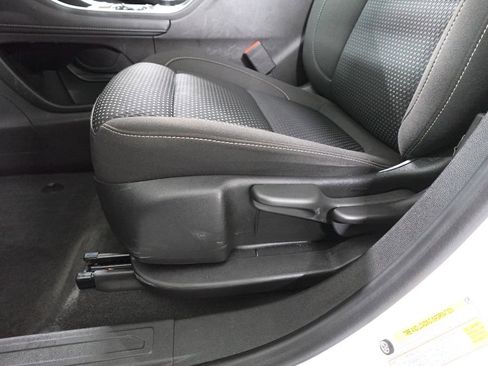 Used 2023 GMC Acadia SLE image 10