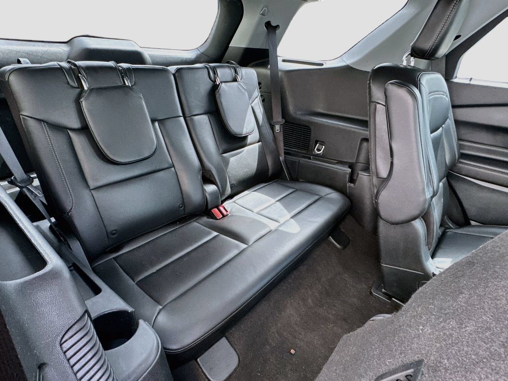 Used 2023 Ford Explorer XLT w/ Equipment Group 202A AWD/4WD image 27