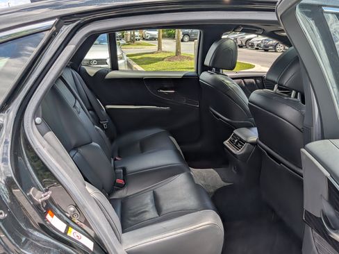 Used 2018 Lexus LS 500 AWD w/ Accessory Package (Z2) image 12