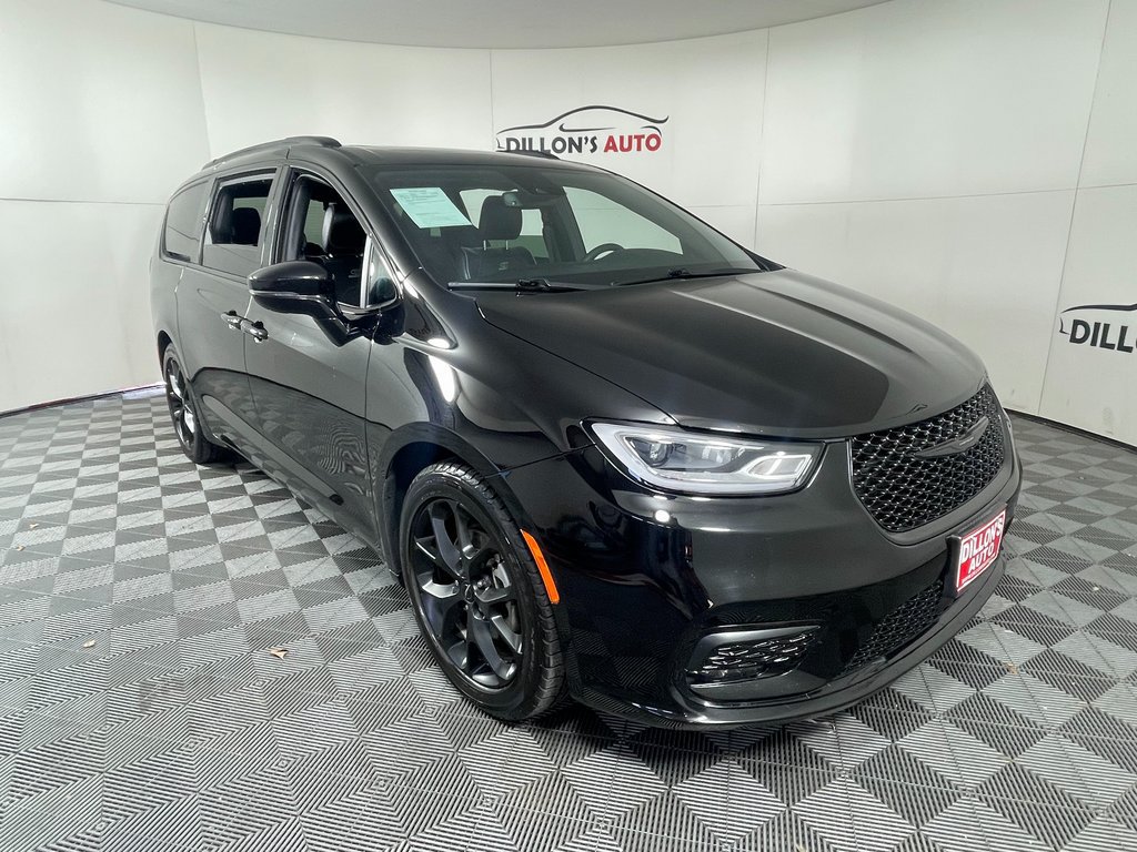 Used 2024 Chrysler Pacifica Limited w/ S Appearance Package FWD image 10