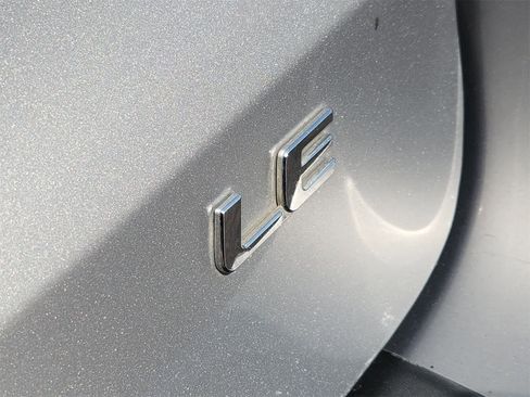 Used 2015 Toyota Sienna LE image 12