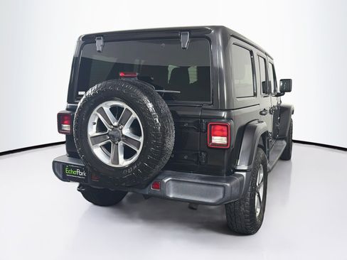 Used 2019 Jeep Wrangler Unlimited Sahara AWD/4WD image 9