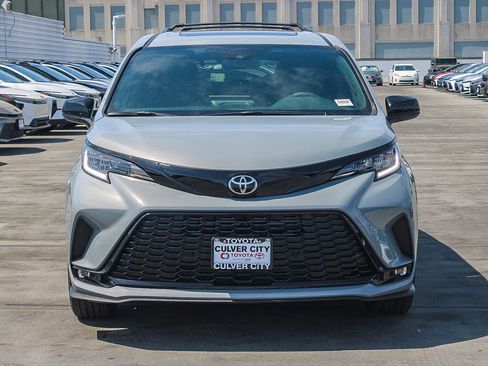 New 2026 Toyota Sienna XSE FWD image 2