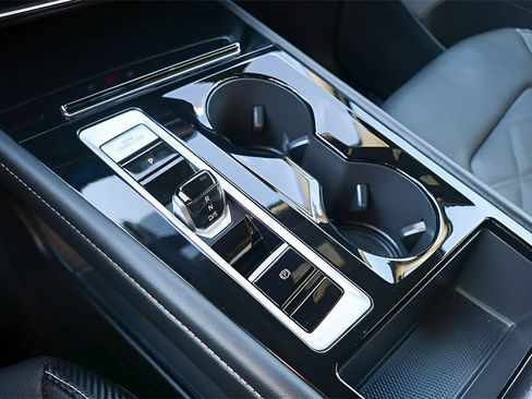 Used 2025 Volkswagen Atlas Cross Sport SE image 17