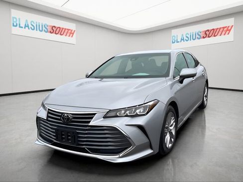 Used 2021 Toyota Avalon XLE FWD image 7