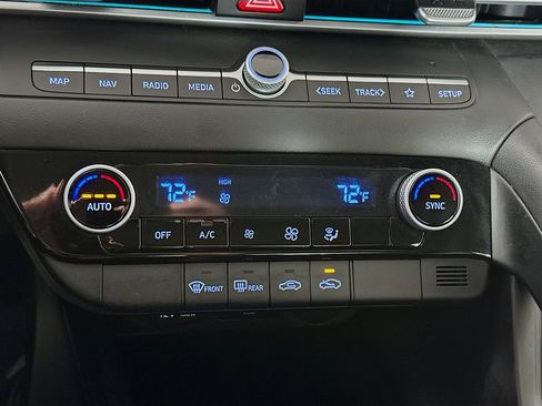 Certified 2024 Hyundai Elantra SEL image 16