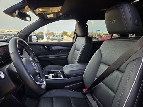 Used 2025 Buick Enclave Sport Touring image 29