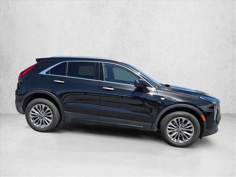 Used 2025 Cadillac XT4 Premium Luxury FWD image 2