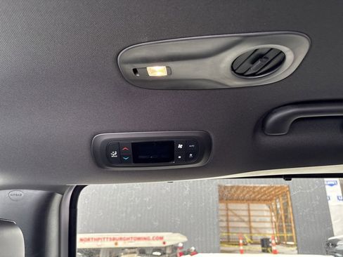 New 2026 Chrysler Pacifica Select image 16