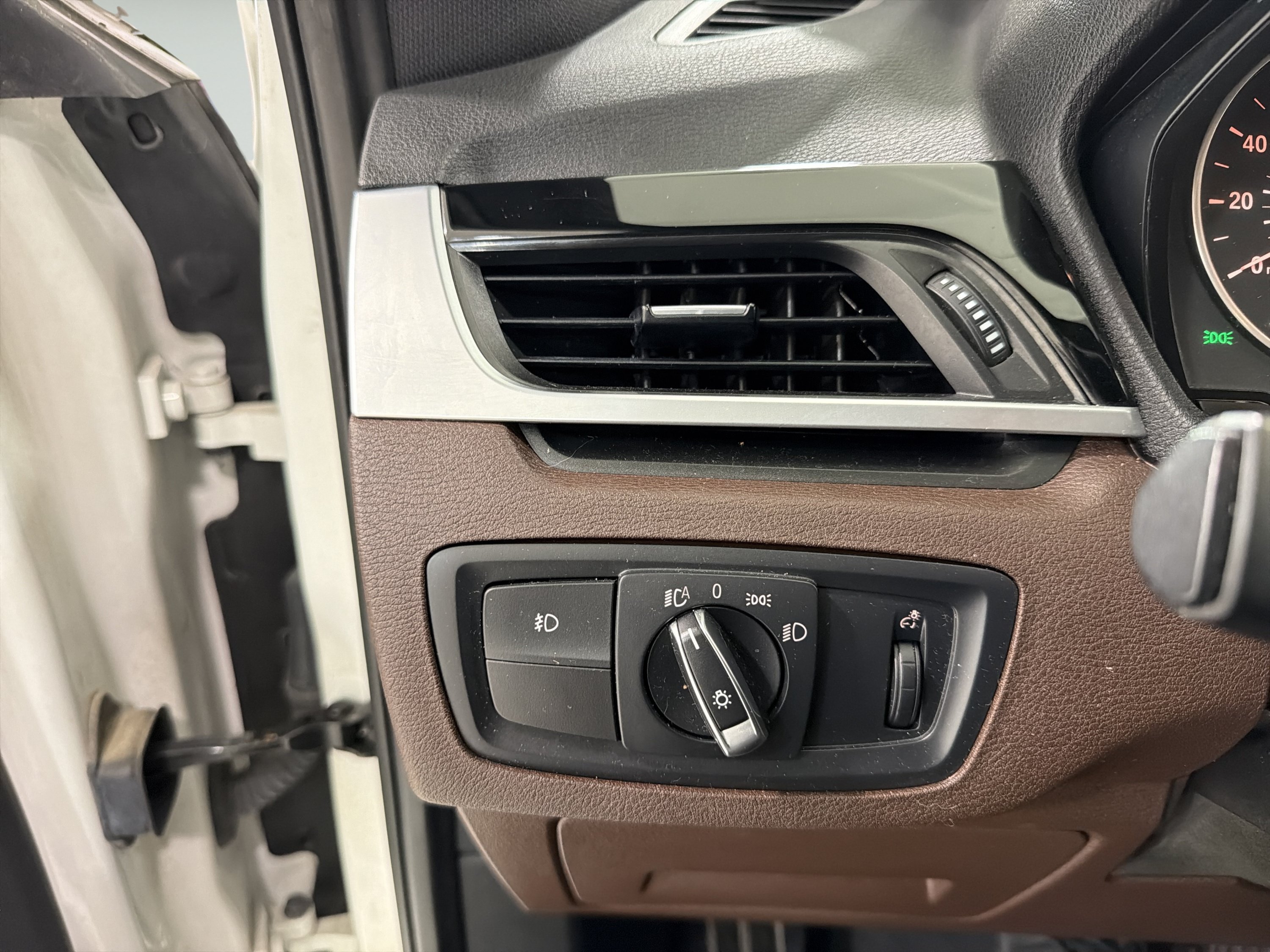 Used 2017 BMW X1 sDrive28i FWD image 19