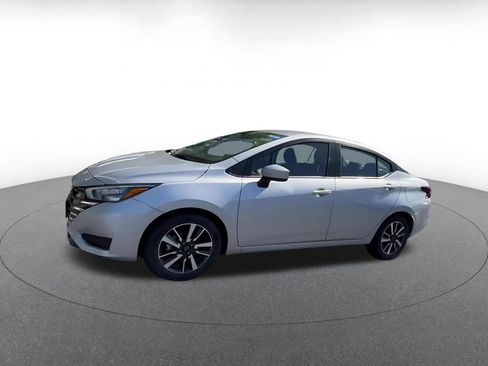 Used 2025 Nissan Versa SV FWD image 8